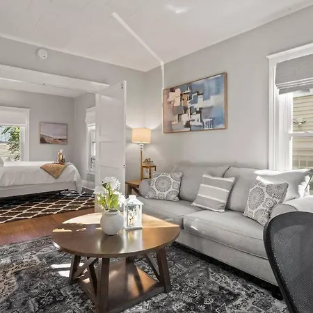Beautiful One Bed In Lovely Park Ave Neighborhood